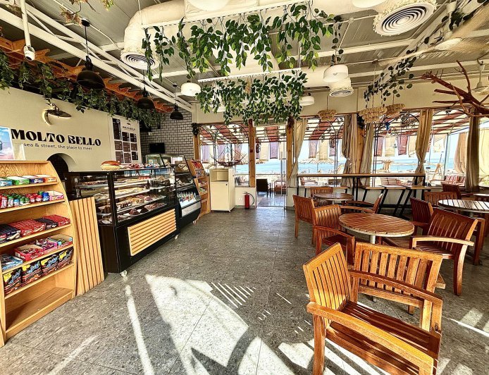 MoltoBello Lounge & Cafe: The place in Sharm open 24 hours near the Farsha where you can taste the famous Smash Burgers!